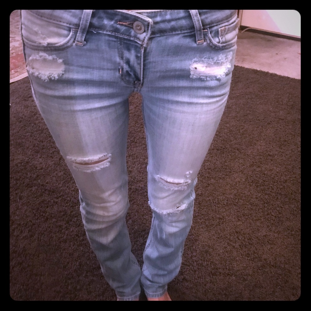 00 Hollister skinny’s.